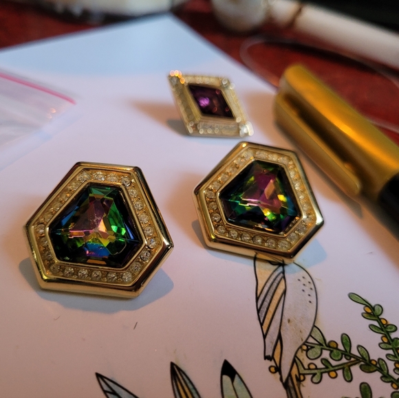 Oscar de la renta earrings - Picture 2 of 2